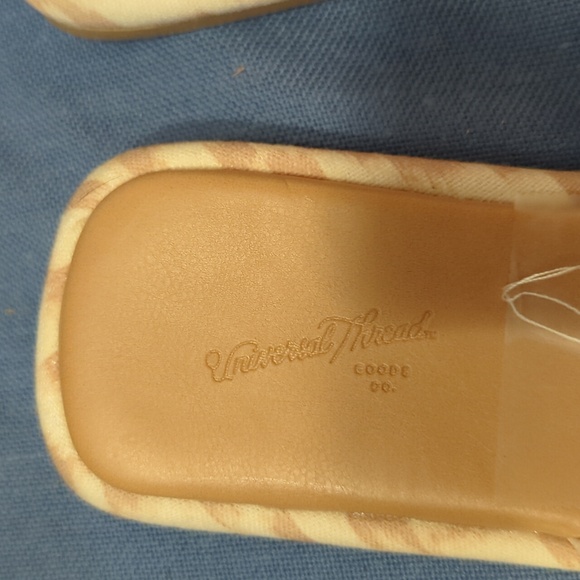 Universal Threads Sandler size 6 1/2 B2 - Picture 2 of 3